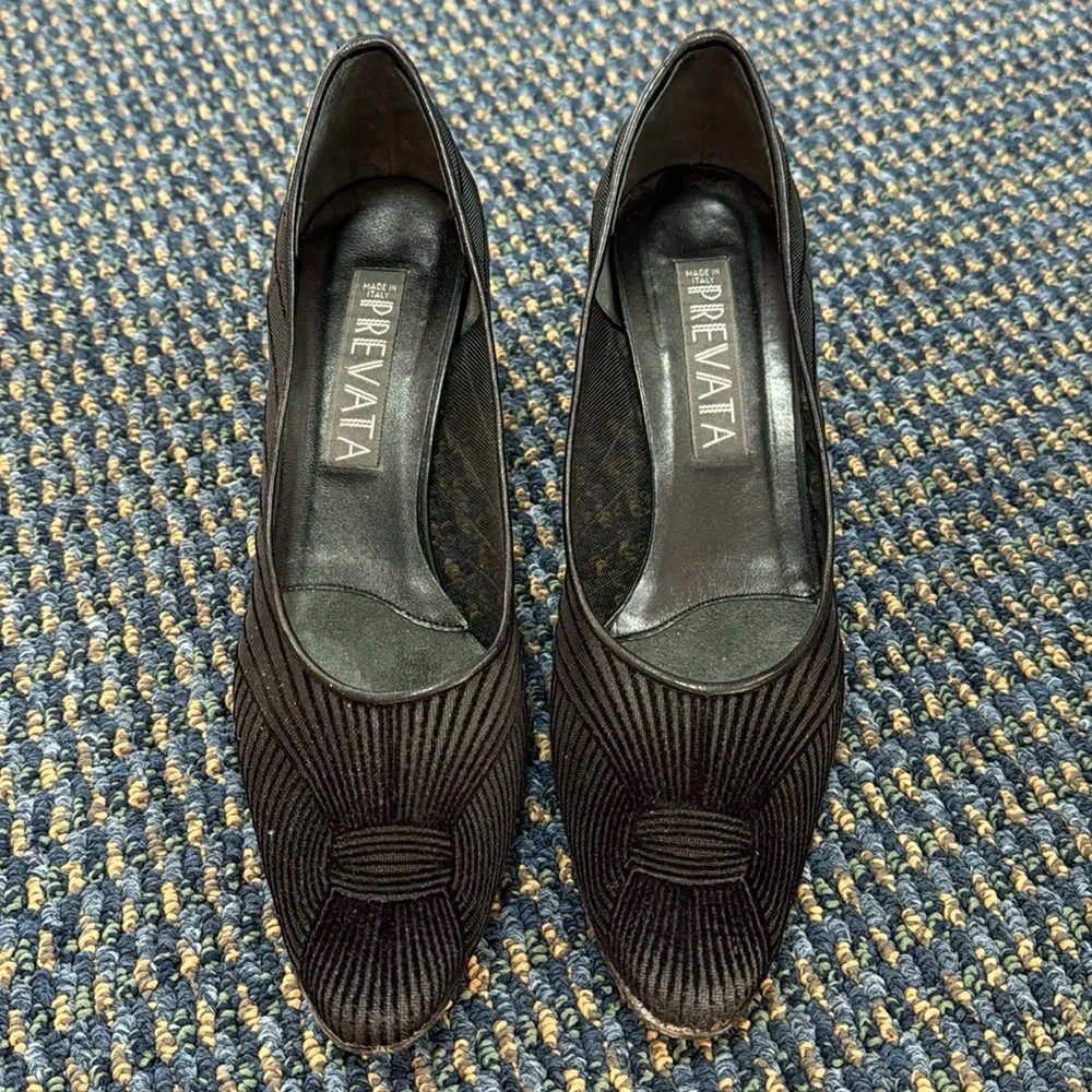 Prevata velvet and mesh 2 inch heels in black. VGUC. Size 7.5